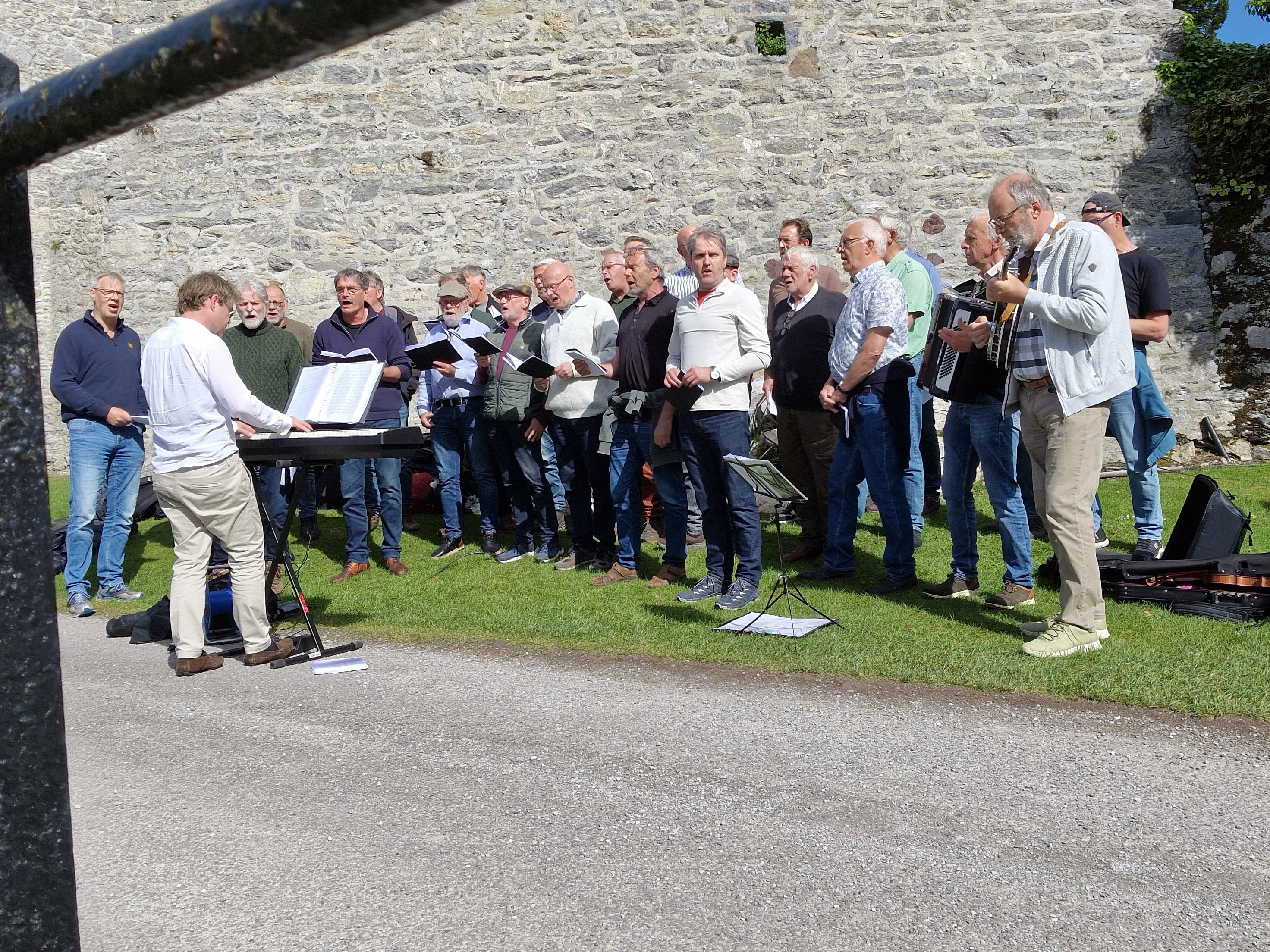 Hardkoor aan het zingen